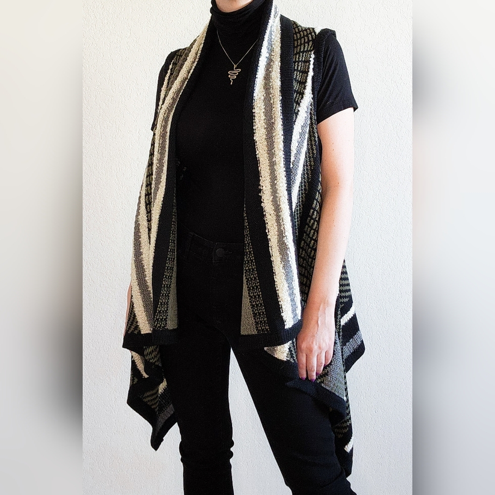 a.n.a. Black, White and Gray Sleeveless Long Sweater, Size M